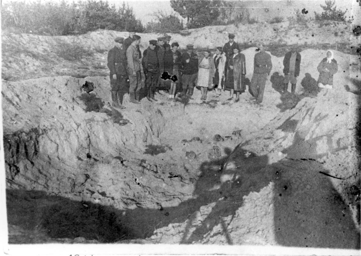 Opening of a mass grave, apparently at the Chojniki Tract